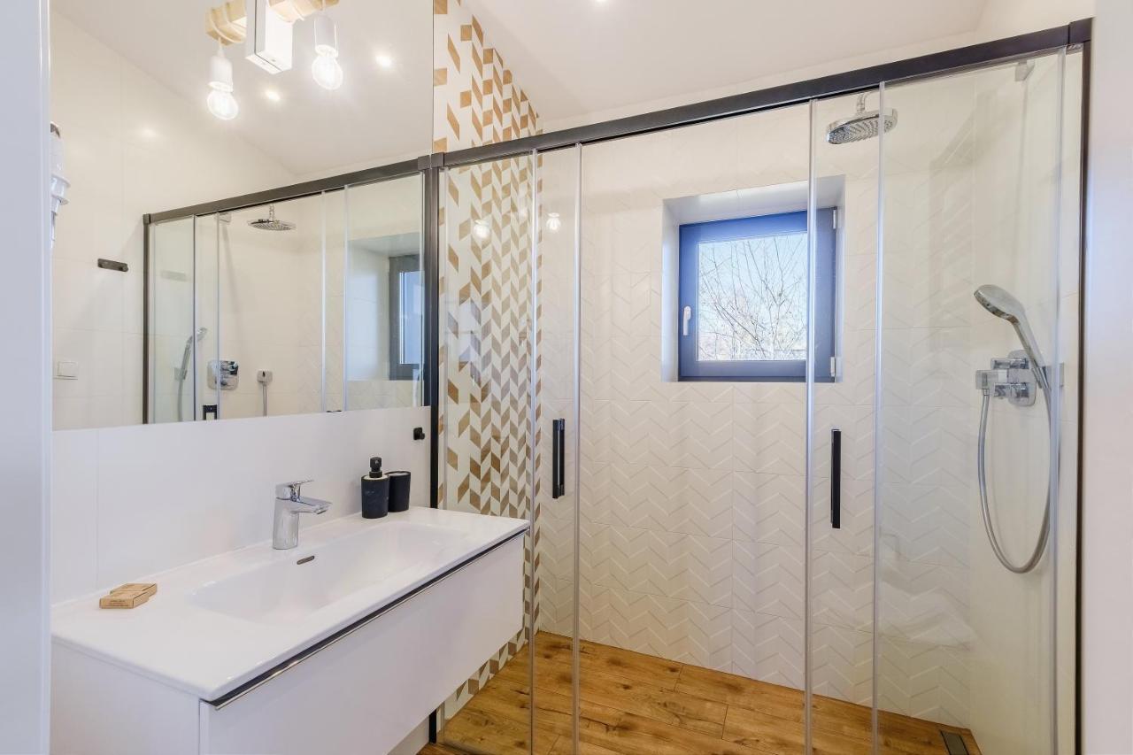 Rezydencja Ornak 5 - Stylowe Apartamenty Z Balkonami I Jacuzzi, 5 Min Pieszo Do Krupowek, Izby Podhalanskie ザコパネ エクステリア 写真