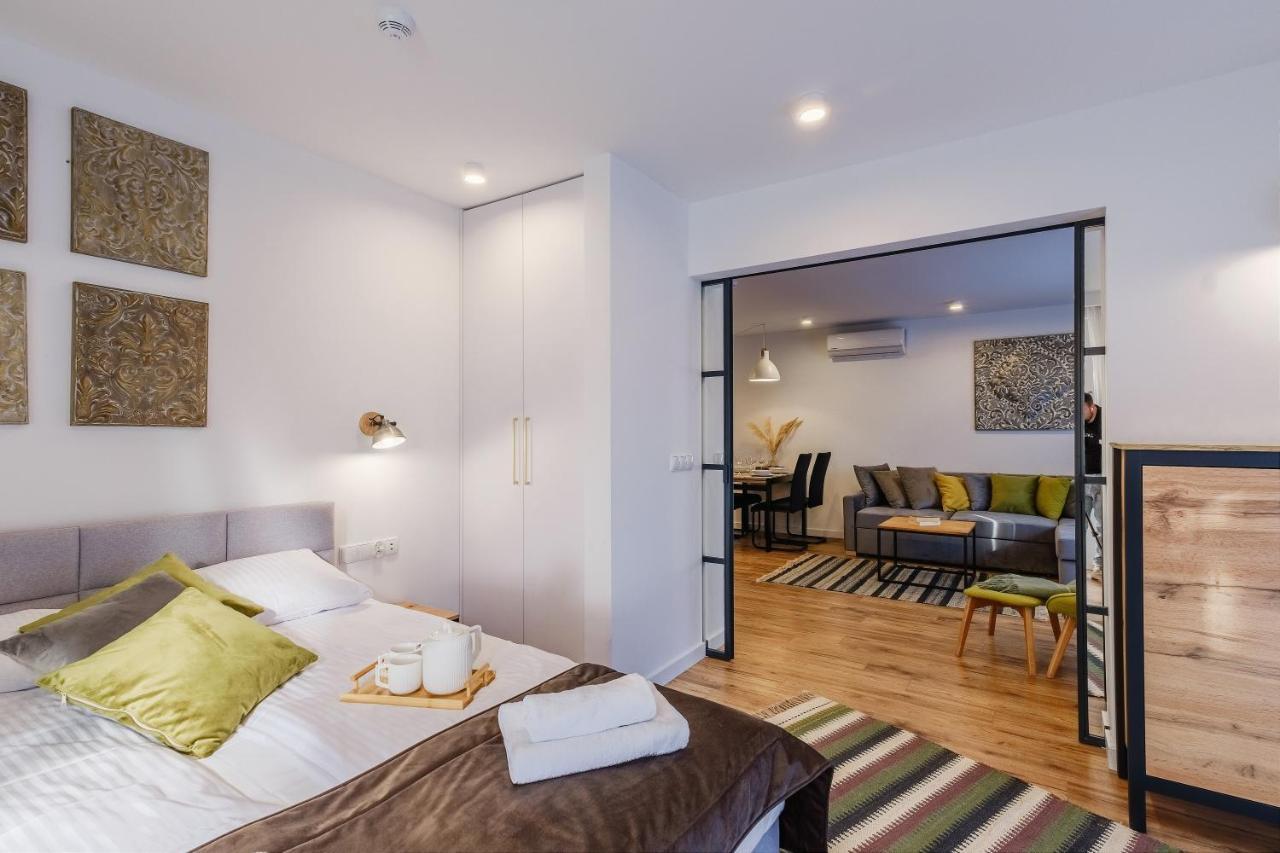 Rezydencja Ornak 5 - Stylowe Apartamenty Z Balkonami I Jacuzzi, 5 Min Pieszo Do Krupowek, Izby Podhalanskie ザコパネ エクステリア 写真
