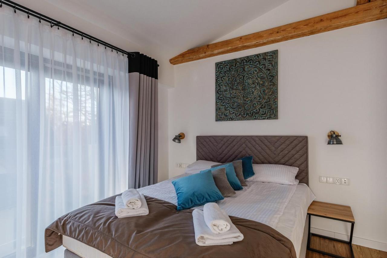 Rezydencja Ornak 5 - Stylowe Apartamenty Z Balkonami I Jacuzzi, 5 Min Pieszo Do Krupowek, Izby Podhalanskie ザコパネ エクステリア 写真