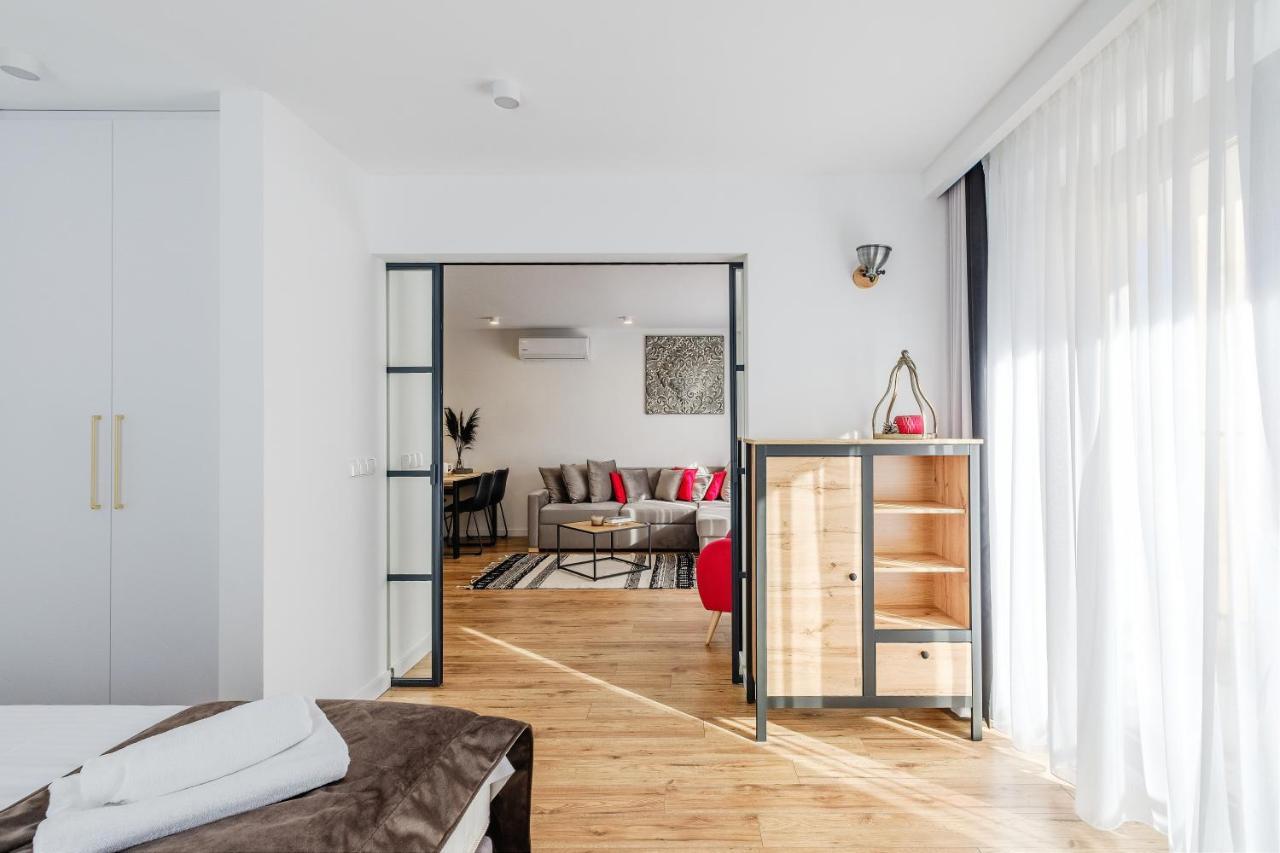 Rezydencja Ornak 5 - Stylowe Apartamenty Z Balkonami I Jacuzzi, 5 Min Pieszo Do Krupowek, Izby Podhalanskie ザコパネ エクステリア 写真